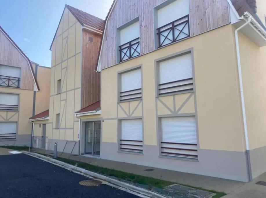Le Saint Val 004, Appart. Neuf, Jardin, Parking Екстер'єр фото